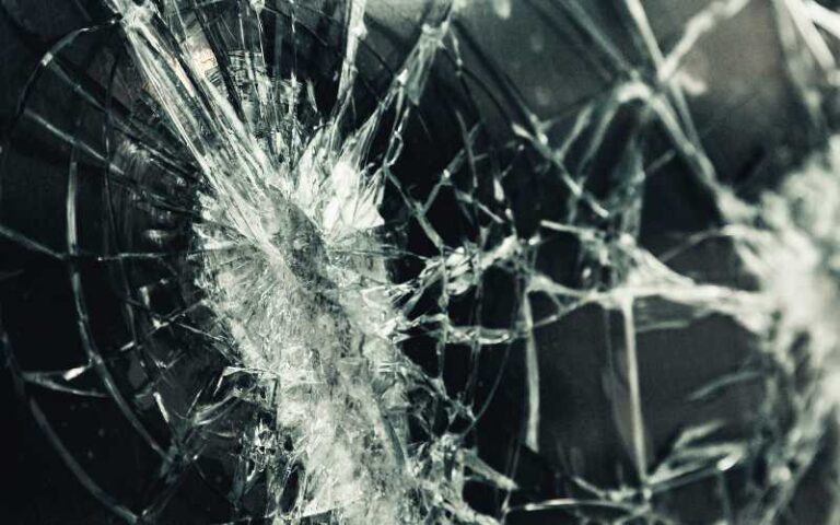 cristal roto por robo